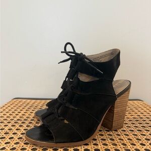 Hinge Black Lace-Up Women's Sandals